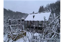 Holzgewächshaus mittelgroß Emilia grau - mit 4 mm Sicherheitsglas 8,2 qm, Breite 2,4 m, Länge 3,63 m, 2 Dachfenster