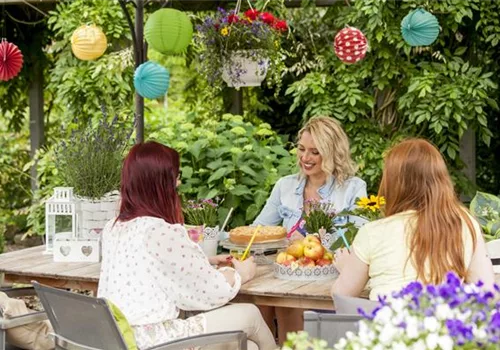 Terrasse brauchen tolle Sitzplätze zum Wohlfühlen