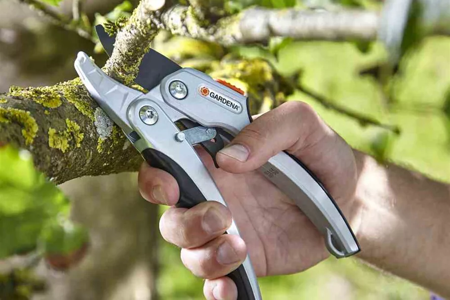 Gardena Comfort Ratschen-Gartenschere SmartCut 329510